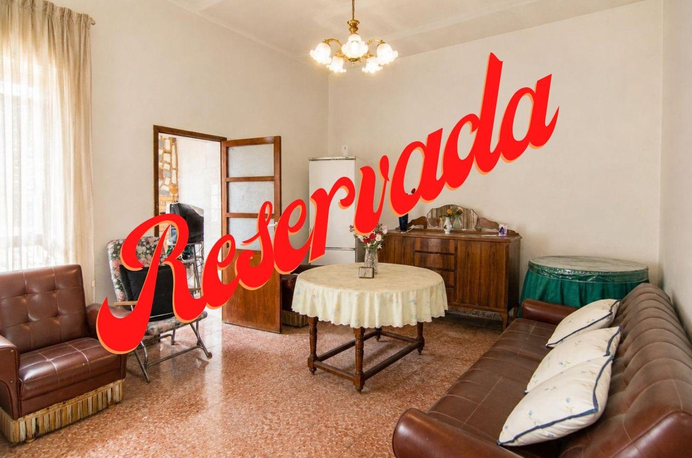 Dos casas en venta para reformar fachada a dos calles, en Torreagüera, Murcia.