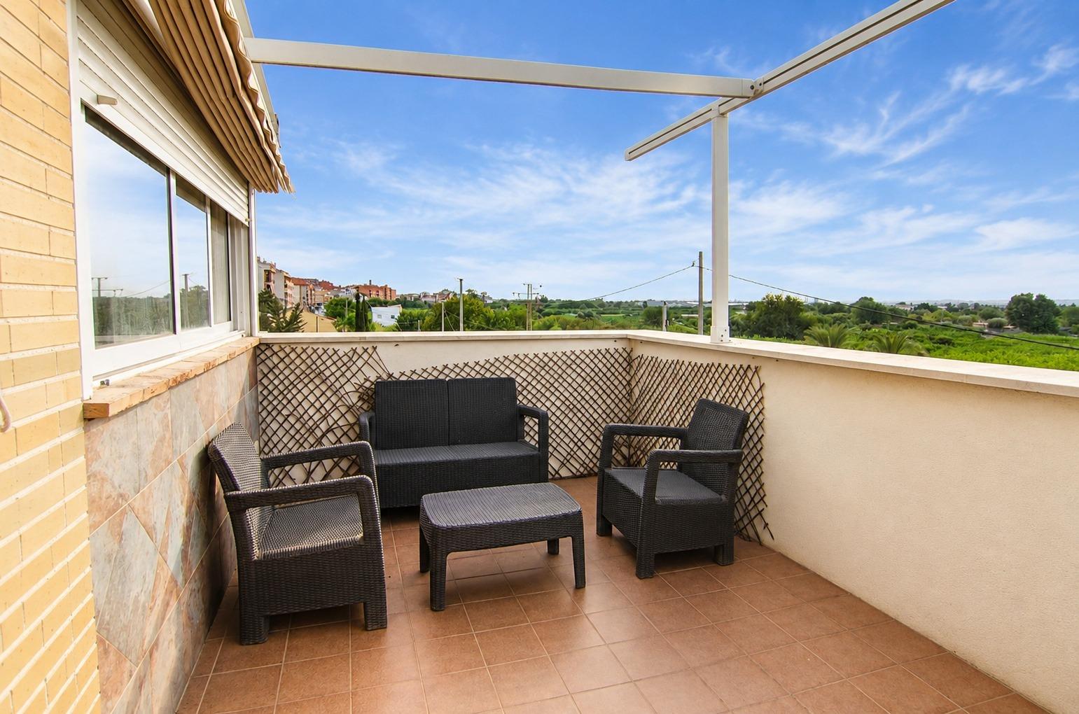 Dúplex de 3 dormitorios con terraza y garaje en Los Ramos